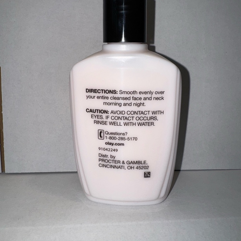 OLAY Hydrating Lotion in Pink Packaging 6.0oz - Picture 4 of 4